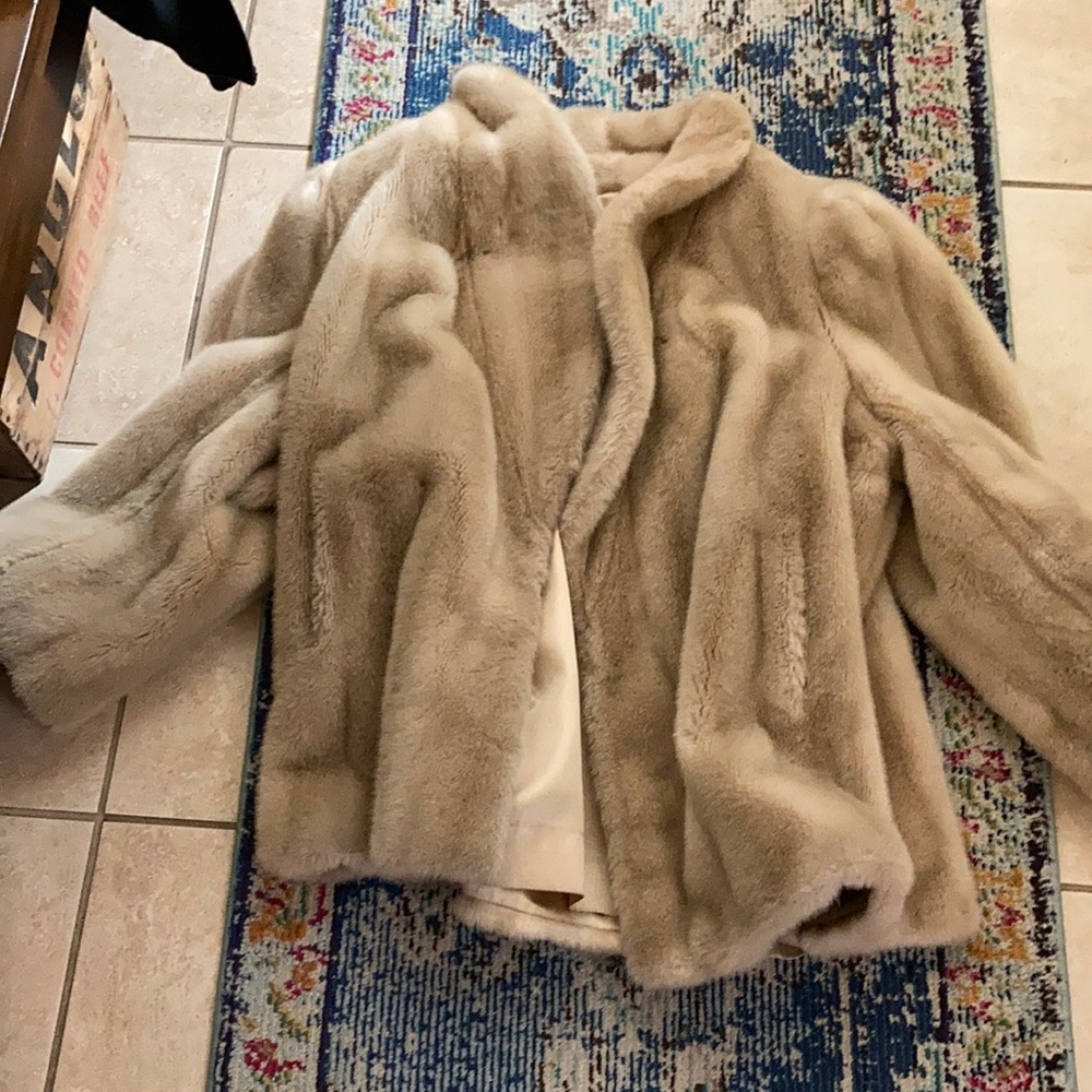 Fake fur coat tissavel